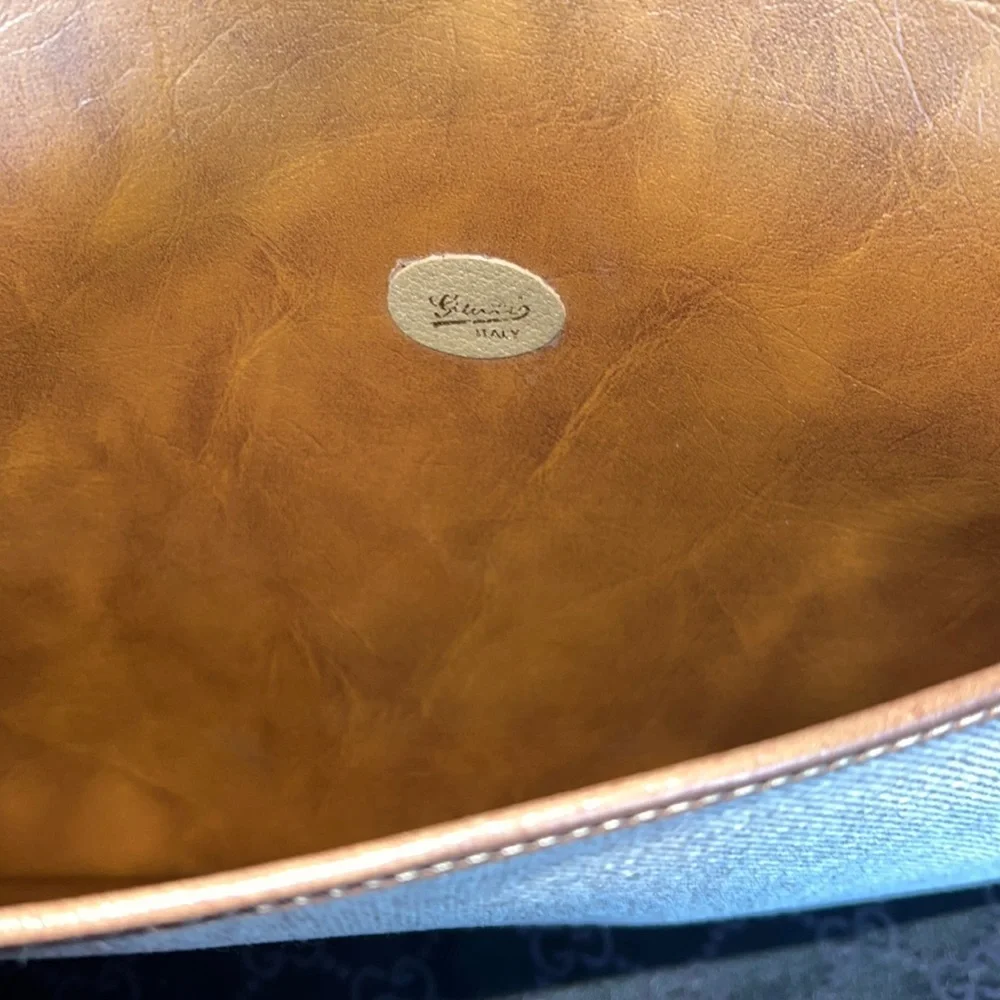 Vintage Gucci Clutch - Picture 8 of 10